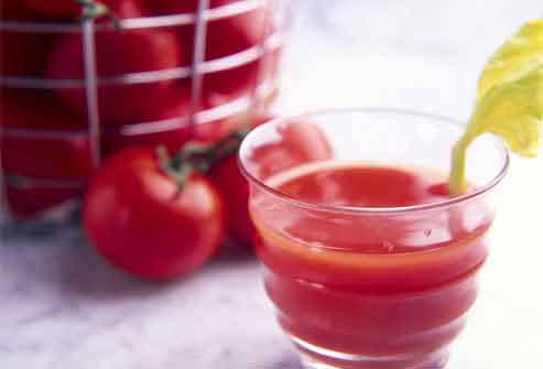 Nước ép cà chua chống loãng xương